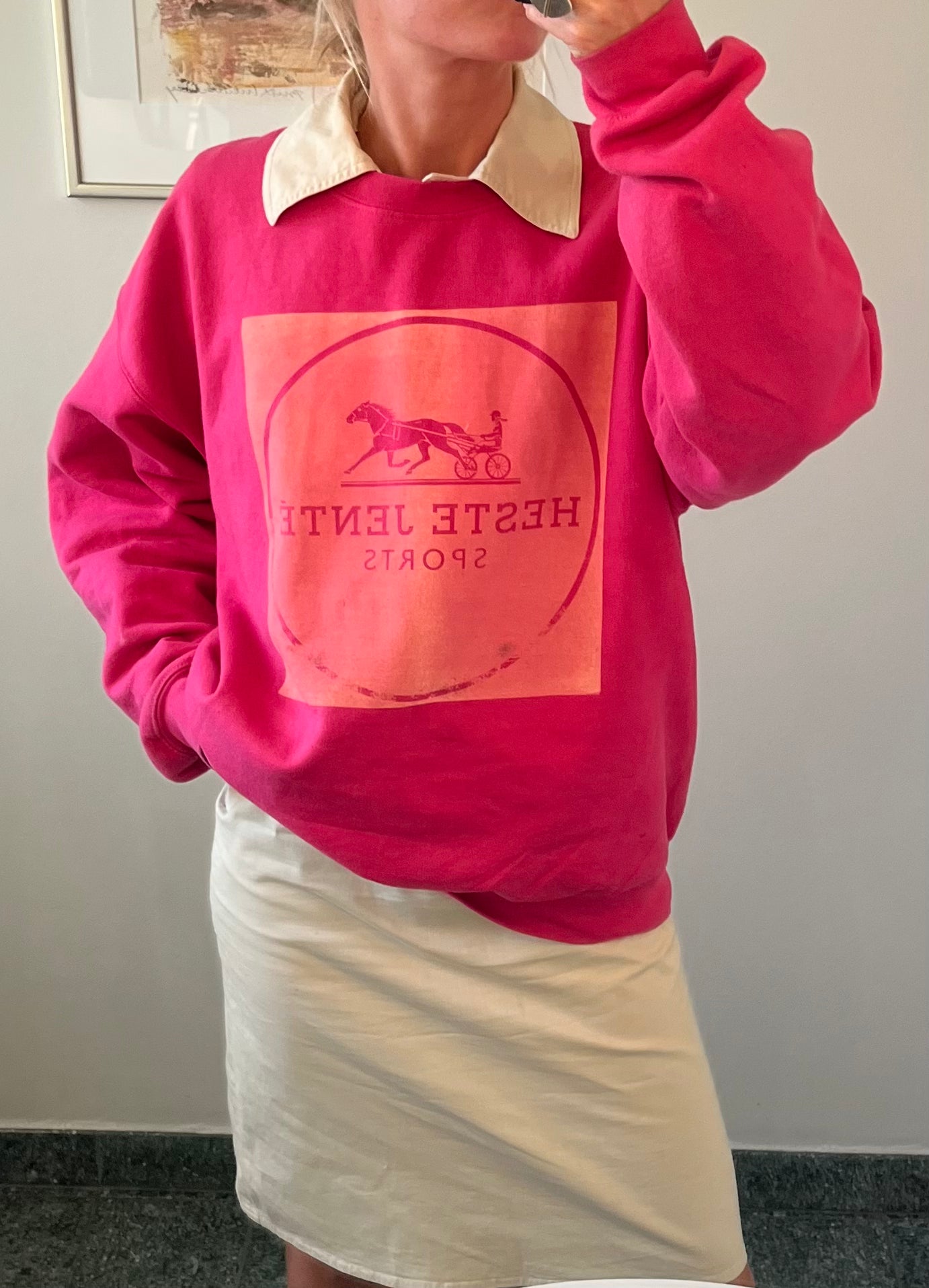 MAGENTA DERBY VICTORY BOXY CREWNECK