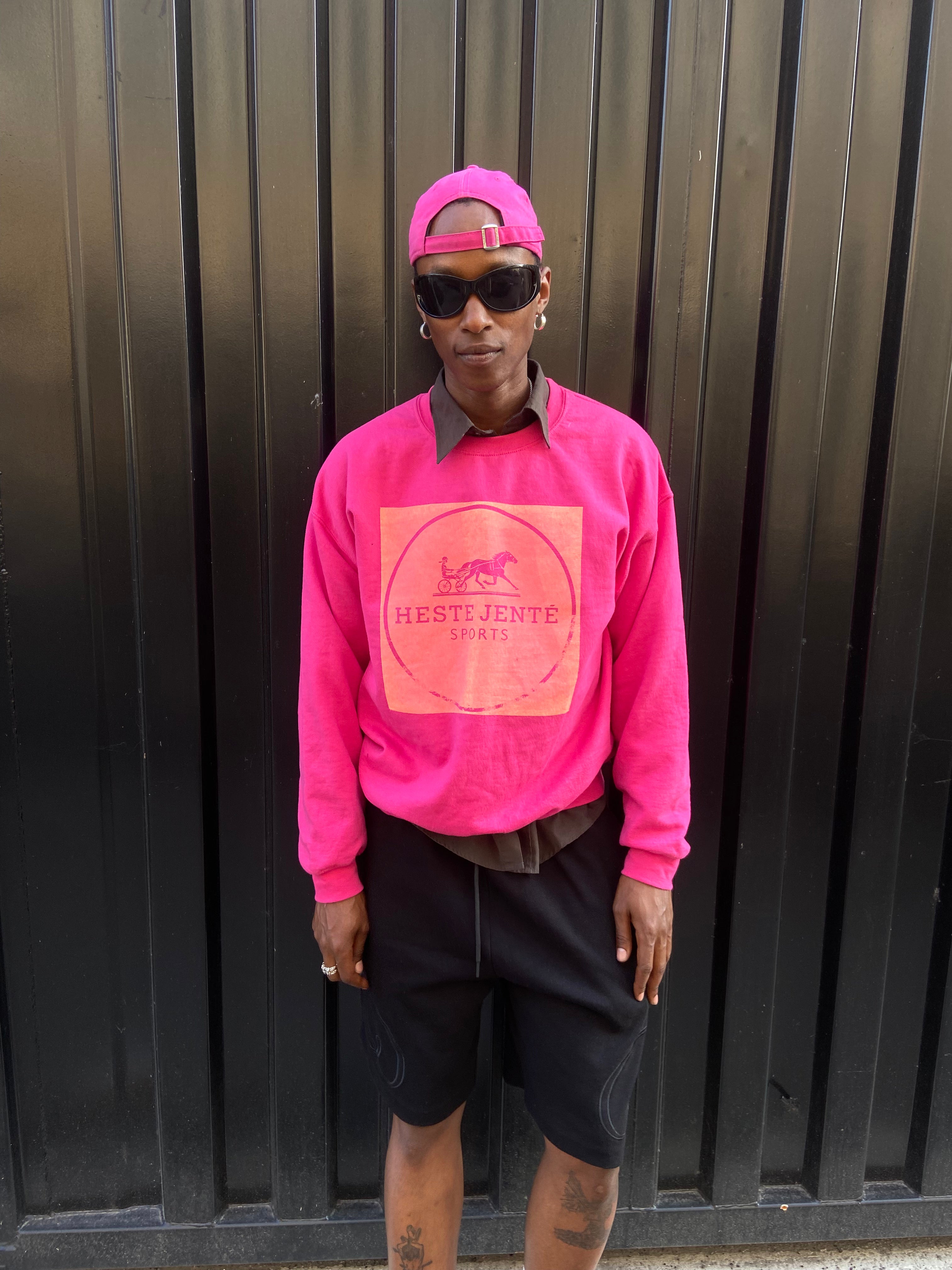 MAGENTA DERBY VICTORY BOXY CREWNECK